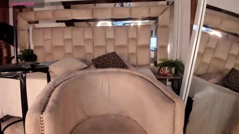 Snapshot of dapnne_ chatting on 10/03/25, 01:52 Daphne online show from 10/03/25, 01:52