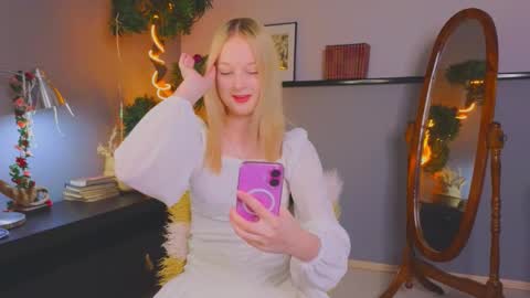 Kami online show from 12/17/25, 03:23