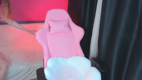 Snapshot of daria_rain chatting on 12/11/24, 02:52 Daria ---- online show from 12/11/24, 02:52