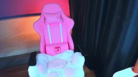 Snapshot of daria_rain chatting on 01/05/25, 10:21 Daria ---- online show from 01/05/25, 10:21