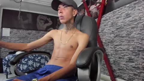 Snapshot of darikson_boy_ chatting on 11/10/25, 10:53 Darikson online show from 11/10/25, 10:53