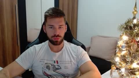 darius_94 online show from 12/03/25, 05:26