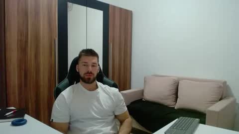 darius_94 online show from 03/25/26, 04:18