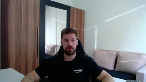 darius_94 online show from 04/12/26, 05:23