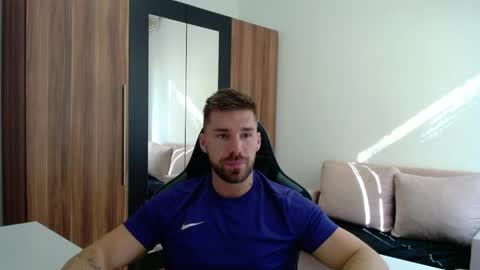 darius_94 online show from 05/19/26, 06:09