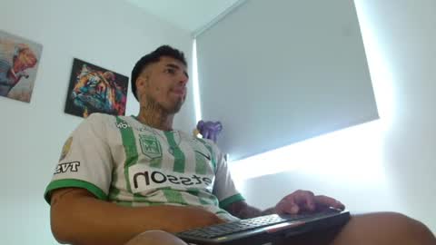 Snapshot of darius_phoenix chatting on 06/08/26, 05:35 Darius Phoenix online show from 06/08/26, 05:35