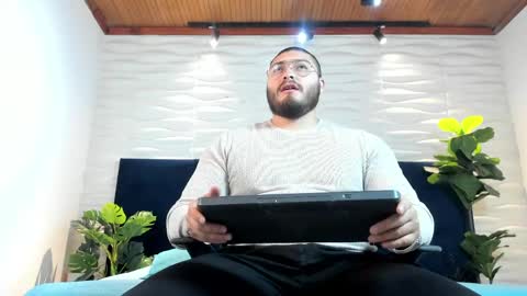 Darius online show from 04/27/26, 11:19