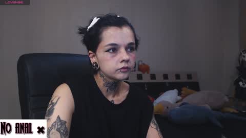 Snapshot of dark__elf chatting on 02/01/25, 10:23 Anessa online show from 02/01/25, 10:23