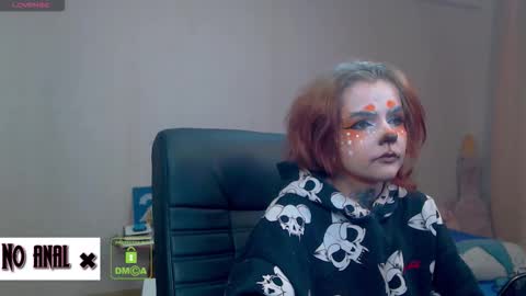 Snapshot of dark__elf chatting on 11/19/25, 10:43 Anessa online show from 11/19/25, 10:43