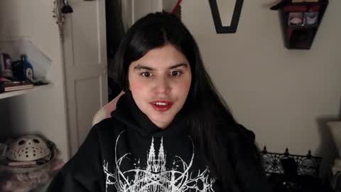 Snapshot of dark_angel_66 chatting on 12/11/24, 10:38 Moony online show from 12/11/24, 10:38