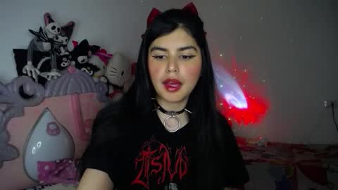 Snapshot of dark_angel_66 chatting on 11/26/25, 10:16 Moony online show from 11/26/25, 10:16