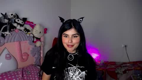 Snapshot of dark_angel_66 chatting on 11/28/25, 07:44 Moony online show from 11/28/25, 07:44