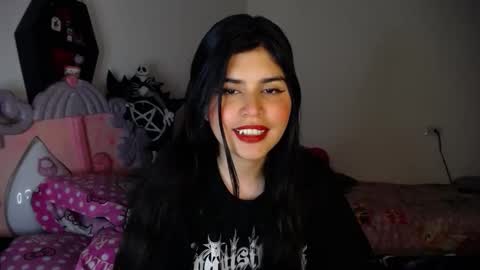 Snapshot of dark_angel_66 chatting on 12/14/25, 09:41 Moony online show from 12/14/25, 09:41