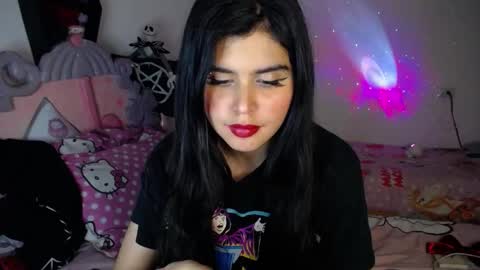 Snapshot of dark_angel_66 chatting on 12/17/25, 11:00 Moony online show from 12/17/25, 11:00