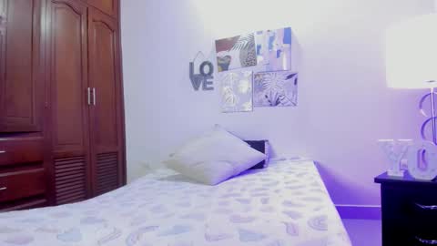 Snapshot of dark_angell77 chatting on 10/17/25, 11:24 dark_angell77 online show from 10/17/25, 11:24