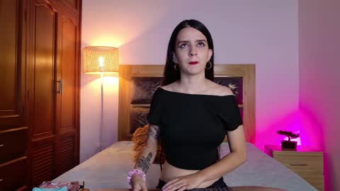 Snapshot of dark_angell77 chatting on 11/20/25, 11:21 dark_angell77 online show from 11/20/25, 11:21