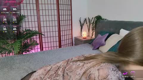 Snapshot of dark_butterfly_ chatting on 11/16/25, 09:09 Call me Amy online show from 11/16/25, 09:09