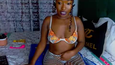 Snapshot of dark_chocolate0 chatting on 04/27/26, 06:11 becky online show from 04/27/26, 06:11