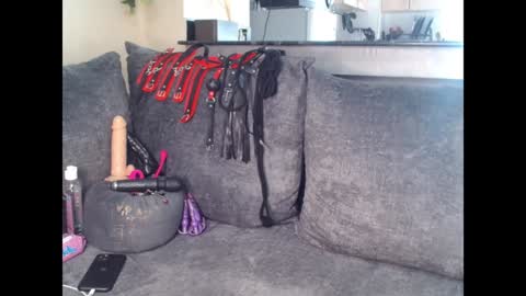 Snapshot of dark_coco chatting on 12/21/24, 12:59 Coco online show from 12/21/24, 12:59