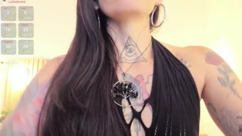 Snapshot of dark_gotica chatting on 11/15/25, 01:07 M I K A E L A online show from 11/15/25, 01:07