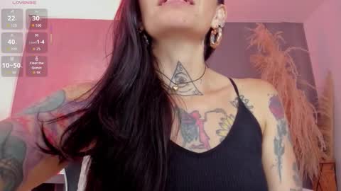 Snapshot of dark_gotica chatting on 11/29/25, 12:30 M I K A E L A online show from 11/29/25, 12:30