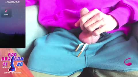 Snapshot of dark_greens chatting on 02/28/25, 10:20 dark greens online show from 02/28/25, 10:20