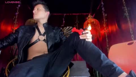 dark hunter  online show from 02/17/26, 02:30