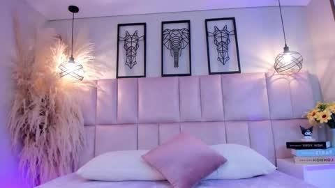 Nina online show from 10/02/25, 03:24