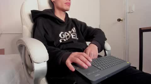 Snapshot of dark_sun333 chatting on 09/14/25, 08:52 dark_sun333 online show from 09/14/25, 08:52