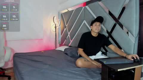 Aron - Megan  online show from 03/05/25, 05:08