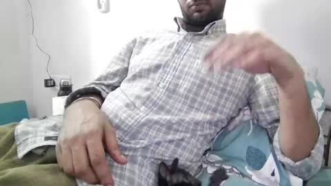 Snapshot of darkbud03 chatting on 05/10/26, 10:31 just a guy online show from 05/10/26, 10:31