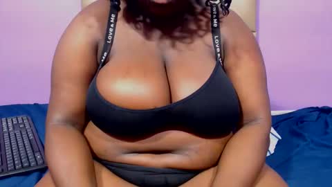 Snapshot of darkgiantmelanin chatting on 12/14/25, 01:27 darkgiantmelanin online show from 12/14/25, 01:27