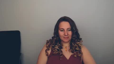 Snapshot of darklure_ chatting on 09/23/25, 02:42 Anna online show from 09/23/25, 02:42