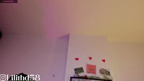 darknes_lilith18 online show from 04/17/26, 02:47