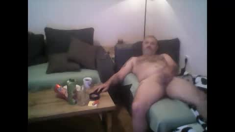 Snapshot of darko9504265 chatting on 09/30/25, 04:28 darko9504265 online show from 09/30/25, 04:28