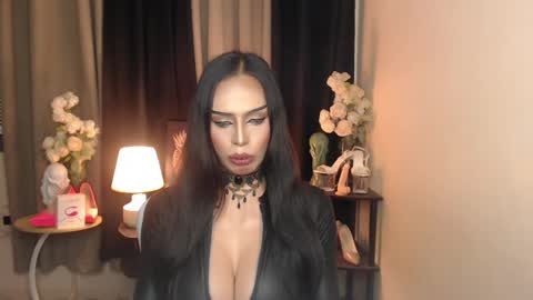 Snapshot of darksoul_mistress chatting on 01/23/25, 09:39 HAPPY BIRTHDAY MISTRESS MADRIANA online show from 01/23/25, 09:39