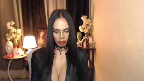 Snapshot of darksoul_mistress chatting on 01/26/25, 12:01 HAPPY BIRTHDAY MISTRESS MADRIANA online show from 01/26/25, 12:01