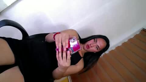 Snapshot of darkxmonica1111 chatting on 05/29/26, 01:20 its me monica online show from 05/29/26, 01:20