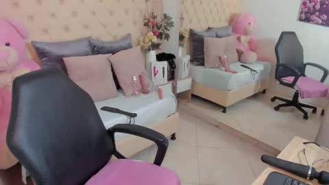 Snapshot of darle_volant chatting on 10/28/25, 11:07 Darle Volant online show from 10/28/25, 11:07