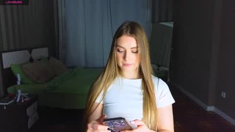 Snapshot of darlina_ryan chatting on 12/14/25, 04:34 Darlina online show from 12/14/25, 04:34