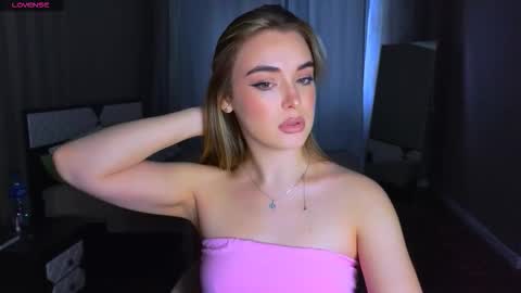 Snapshot of darlina_ryan chatting on 12/20/25, 01:07 Darlina online show from 12/20/25, 01:07