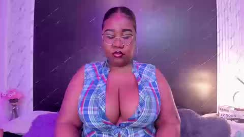 Snapshot of darnellqueen chatting on 09/17/25, 04:03  Darnell Queen online show from 09/17/25, 04:03
