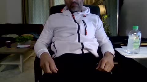 Snapshot of darryl43321 chatting on 03/07/25, 07:05 darryl43321 online show from 03/07/25, 07:05