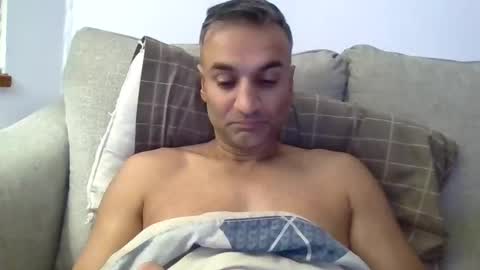 Snapshot of darryl43321 chatting on 10/25/25, 05:37 darryl43321 online show from 10/25/25, 05:37