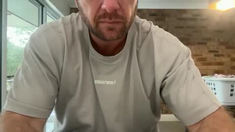 Snapshot of dartanian0001 chatting on 10/28/25, 04:27 dartanian0001 online show from 10/28/25, 04:27