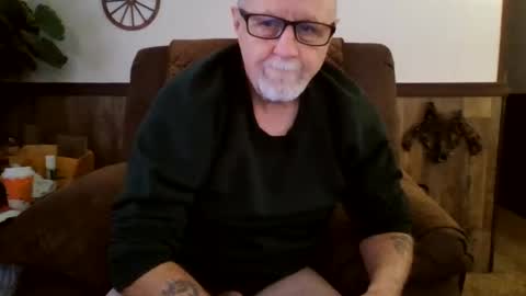 Snapshot of dave571960 chatting on 11/13/25, 01:10 dave571960 online show from 11/13/25, 01:10