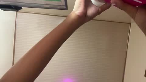 Snapshot of daveboyyy chatting on 11/18/25, 06:40 Scarlet thesexiest online show from 11/18/25, 06:40