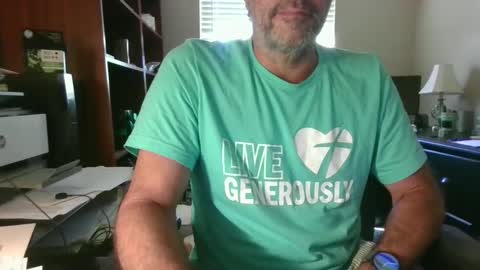 Snapshot of davethebooky chatting on 09/17/25, 06:53 Dave online show from 09/17/25, 06:53