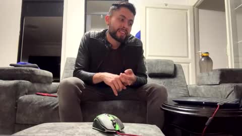 Snapshot of davgostoso chatting on 02/28/25, 02:53 Dave y Salvatore online show from 02/28/25, 02:53