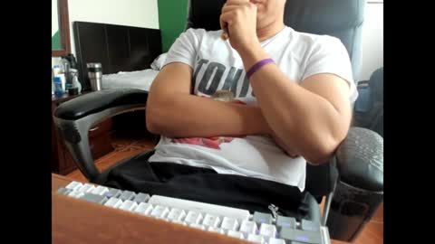 Snapshot of david_2789 chatting on 01/03/25, 08:43 David online show from 01/03/25, 08:43